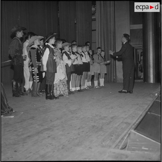Spectacle des scouts d'Alger. [Description en cours]