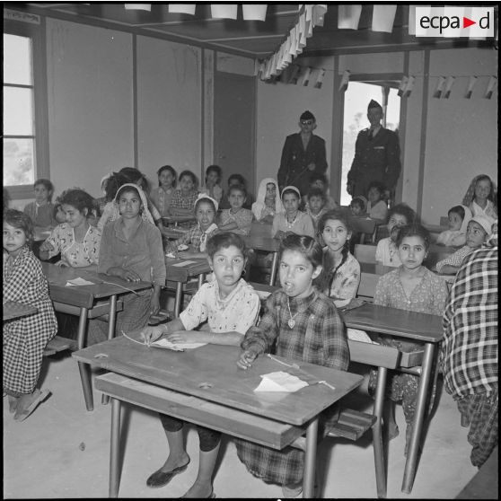 Inauguration d’une école dans le sahel algérois. [Description en cours]