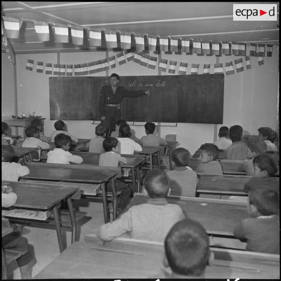 Inauguration d’une école dans le sahel algérois. [Description en cours]