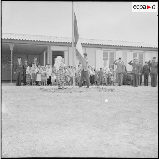 Inauguration d’une école dans le sahel algérois. [Description en cours]