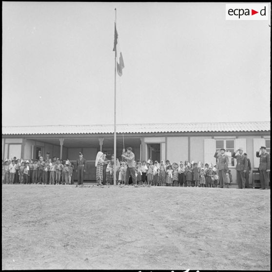 Inauguration d’une école dans le sahel algérois. [Description en cours]