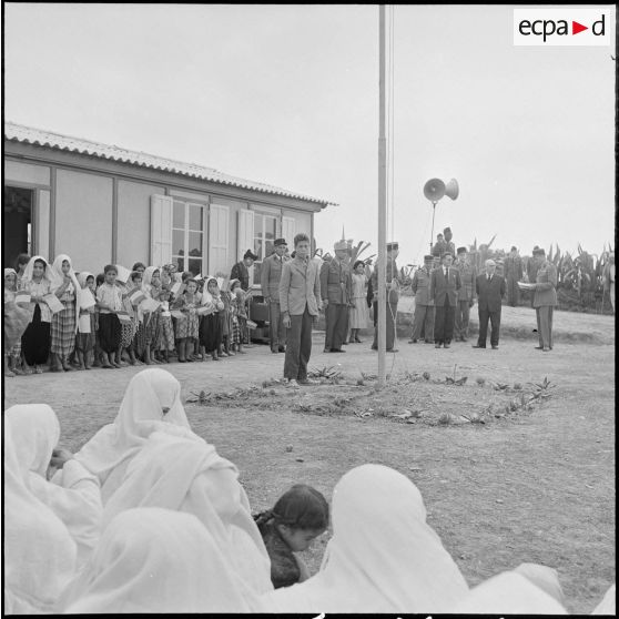 Inauguration d’une école dans le sahel algérois. [Description en cours]