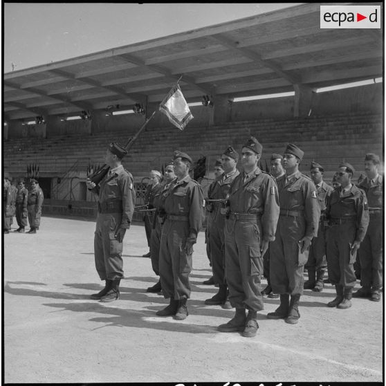 Cérémonie militaire au stade Saint-Eugène d’Alger. [Description en cours]