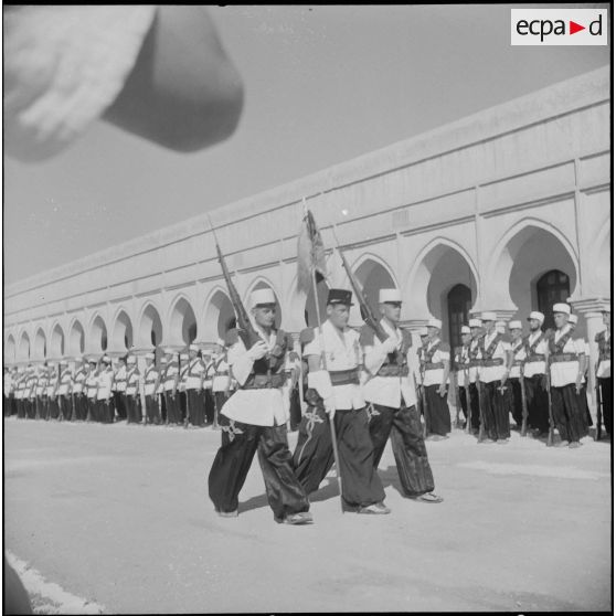 Cérémonie militaire à Laghouat. [Description en cours]