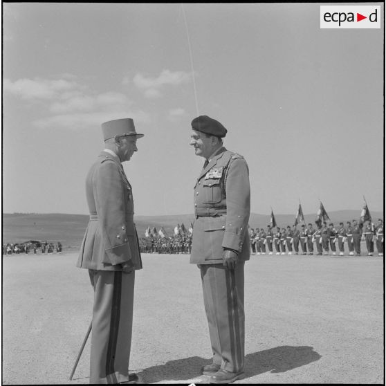 Départ du général Robert Loth du Constantinois. [Description en cours]
