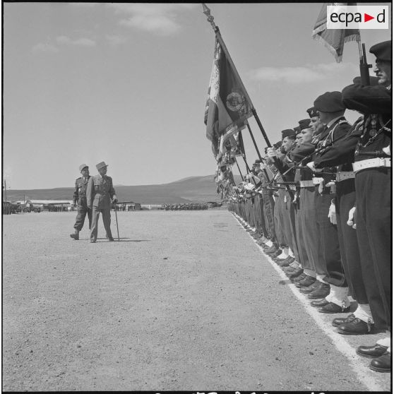 Départ du général Robert Loth du Constantinois. [Description en cours]