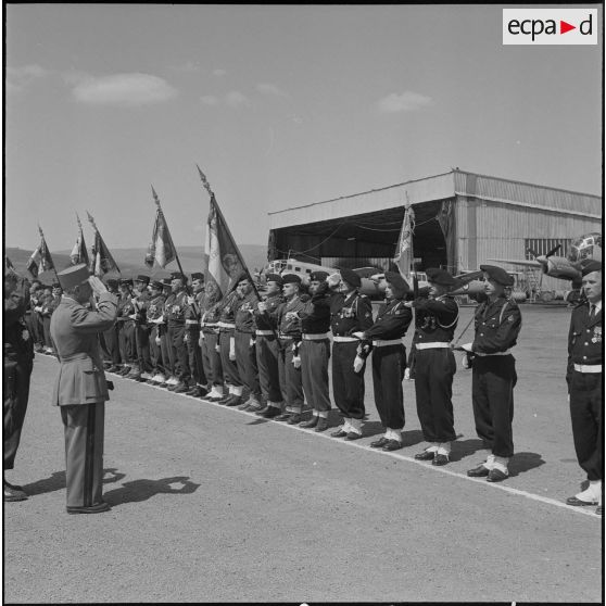 Départ du général Robert Loth du Constantinois. [Description en cours]