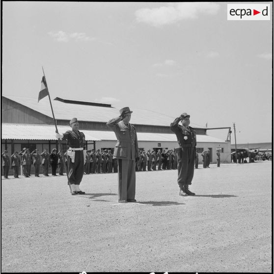 Départ du général Robert Loth du Constantinois. [Description en cours]