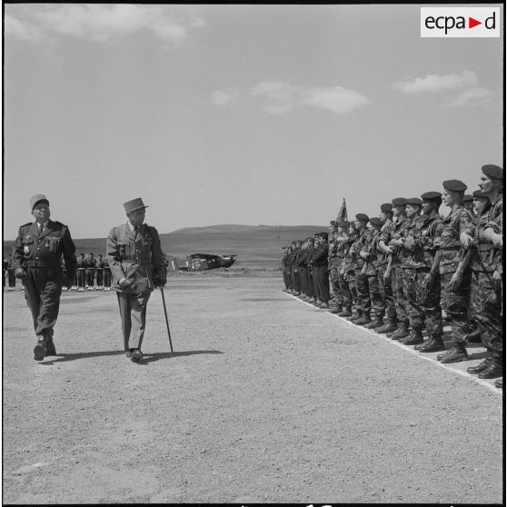 Départ du général Robert Loth du Constantinois. [Description en cours]