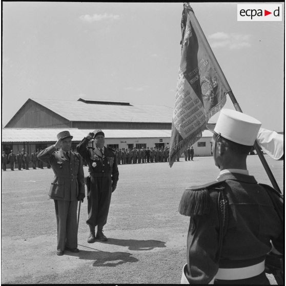 Départ du général Robert Loth du Constantinois. [Description en cours]