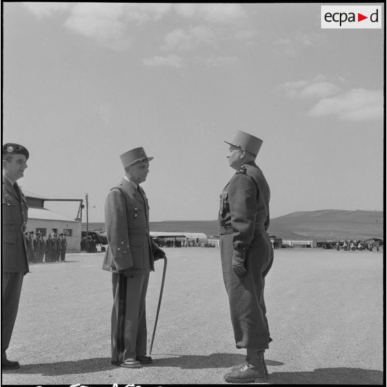 Départ du général Robert Loth du Constantinois. [Description en cours]