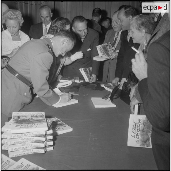 Soirée de bienfaisance au profit des Œuvres des parachutistes et du bataillon de Corée. [Description en cours]