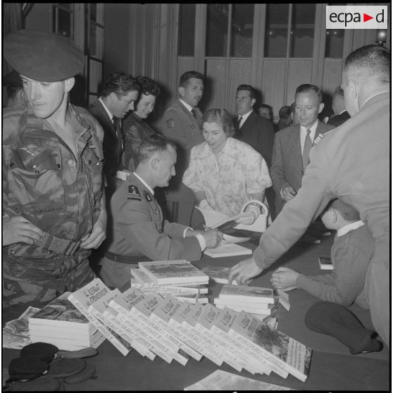 Soirée de bienfaisance au profit des Œuvres des parachutistes et du bataillon de Corée. [Description en cours]