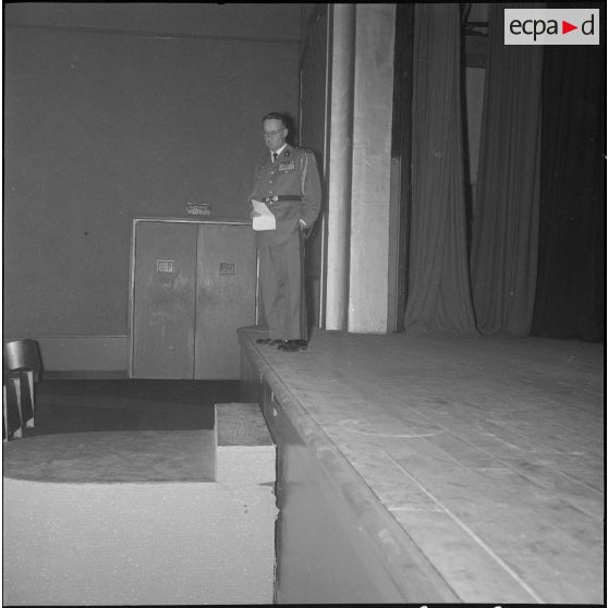 Soirée de bienfaisance au profit des Œuvres des parachutistes et du bataillon de Corée. [Description en cours]