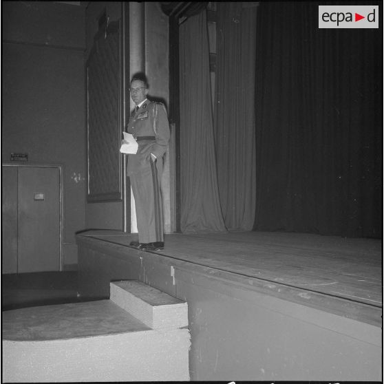 Soirée de bienfaisance au profit des Œuvres des parachutistes et du bataillon de Corée. [Description en cours]