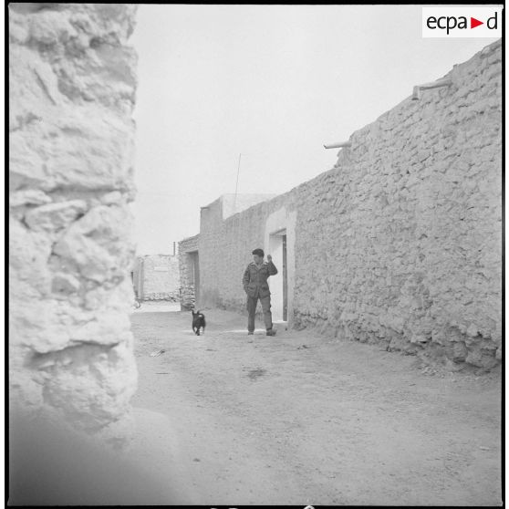 [La demi-brigade de fusiliers marins (DBFM) à Nemours]. [Description en cours]