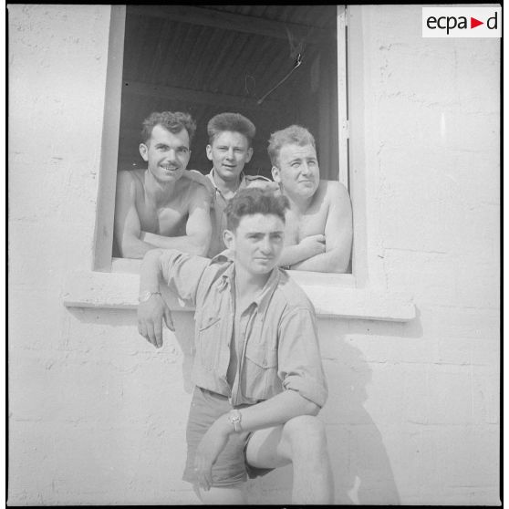 [La demi-brigade de fusiliers marins (DBFM) à Nemours]. [Description en cours]