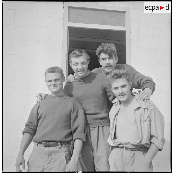[La demi-brigade de fusiliers marins (DBFM) à Nemours]. [Description en cours]
