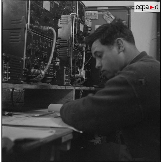 [La demi-brigade de fusiliers marins (DBFM) à Nemours]. [Description en cours]