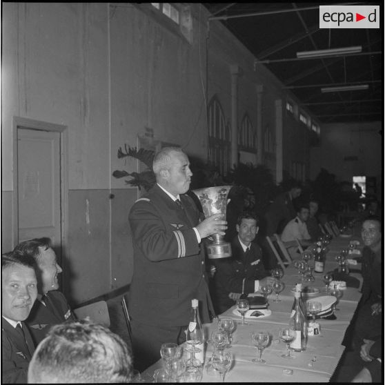 Vin d’honneur à l’occasion d’un championnat de tir. [Description en cours]
