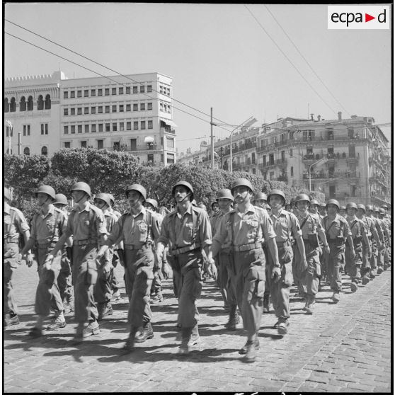 Commémoration du 8 mai 1945 à Alger. [Description en cours]