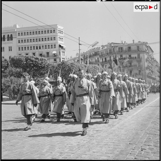 Commémoration du 8 mai 1945 à Alger. [Description en cours]