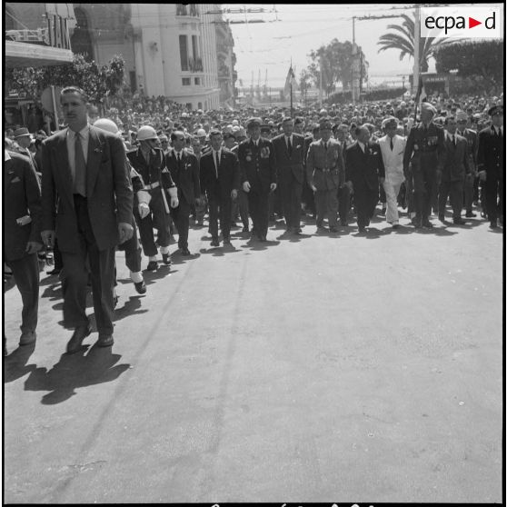 Commémoration du 8 mai 1945 à Alger. [Description en cours]