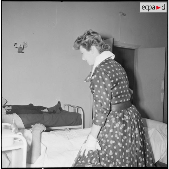 La chanteuse Mick Micheyl à l'hôpital Maillot. [Description en cours]