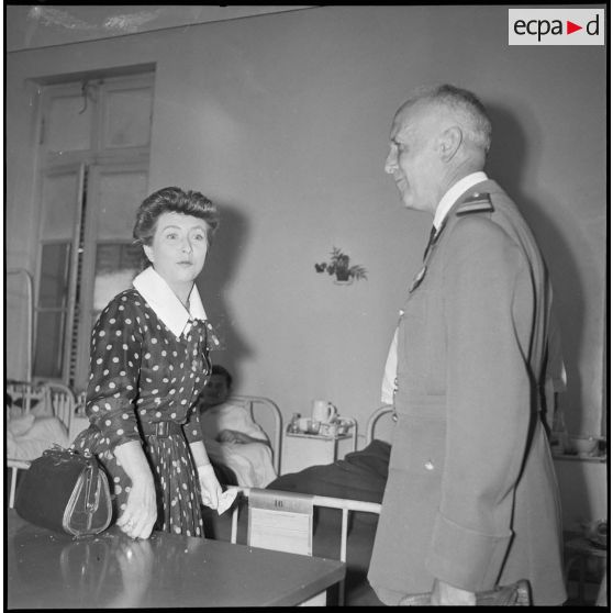 La chanteuse Mick Micheyl à l'hôpital Maillot. [Description en cours]