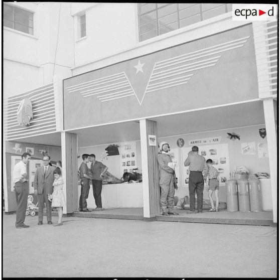 La dix-septième foire d'Alger. [Description en cours]