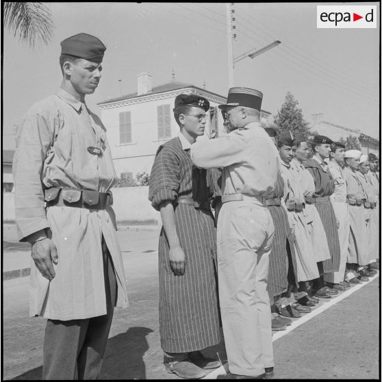 Cérémonie militaire à l’Alma. [Description en cours]