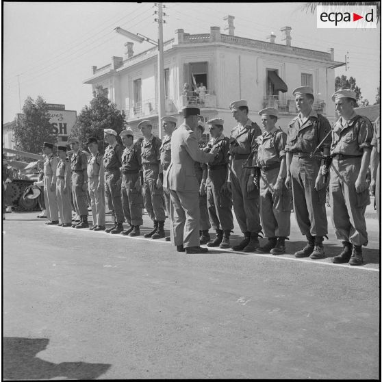 Cérémonie militaire à l’Alma. [Description en cours]