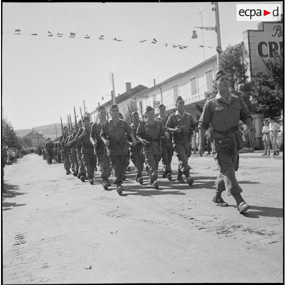 Cérémonie militaire à l’Alma. [Description en cours]