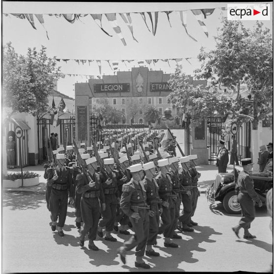 Prise d'armes au Quartier Viénot à Sidi Bel Abbès. [Description en cours]
