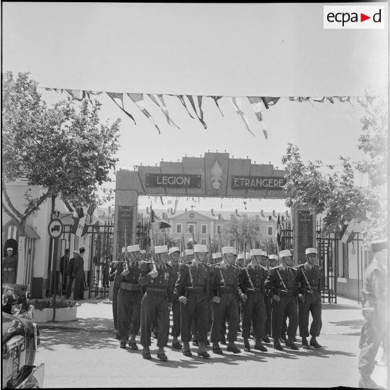 Prise d'armes au Quartier Viénot à Sidi Bel Abbès. [Description en cours]