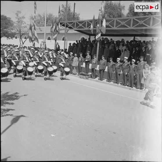 Prise d'armes au Quartier Viénot à Sidi Bel Abbès. [Description en cours]
