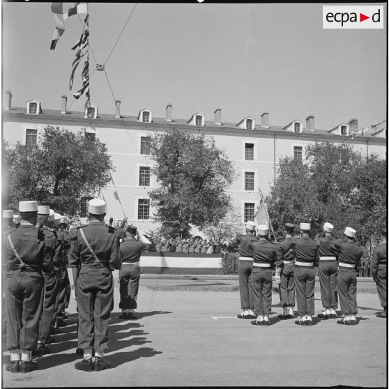 Prise d'armes au Quartier Viénot à Sidi Bel Abbès. [Description en cours]