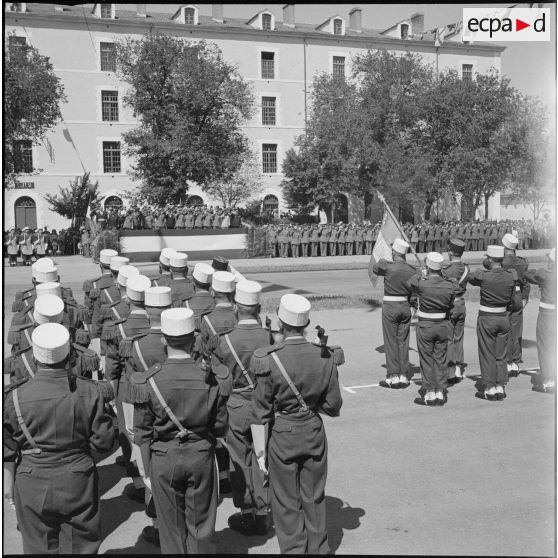 Prise d'armes au Quartier Viénot à Sidi Bel Abbès. [Description en cours]