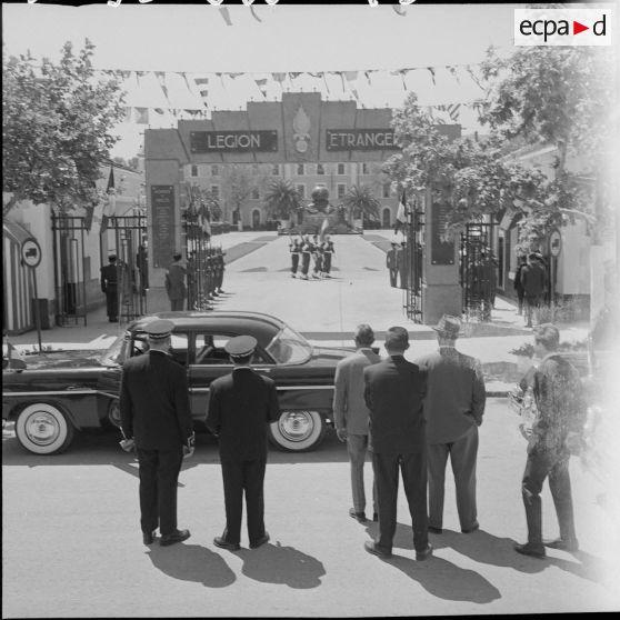 Prise d'armes au Quartier Viénot à Sidi Bel Abbès. [Description en cours]