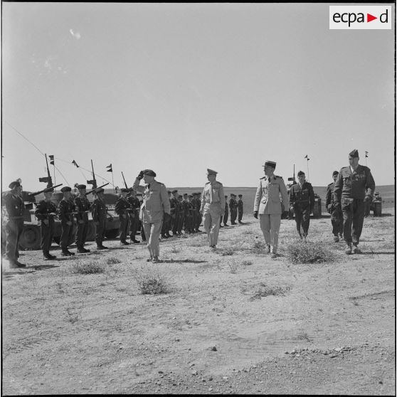 Cérémonie militaire avec le 5e RCA. [Description en cours]