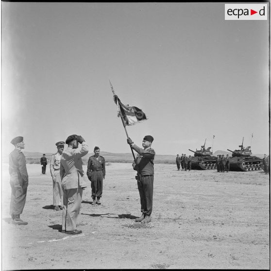 Cérémonie militaire avec le 5e RCA. [Description en cours]