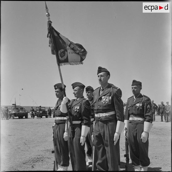 Cérémonie militaire avec le 5e RCA. [Description en cours]