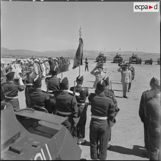 Cérémonie militaire avec le 5e RCA. [Description en cours]