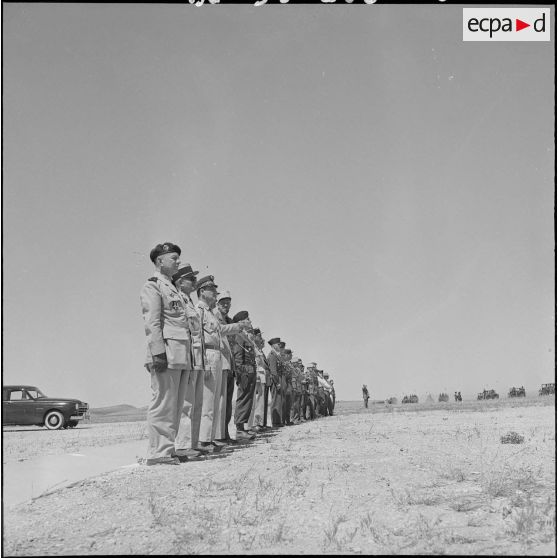 Cérémonie militaire avec le 5e RCA. [Description en cours]