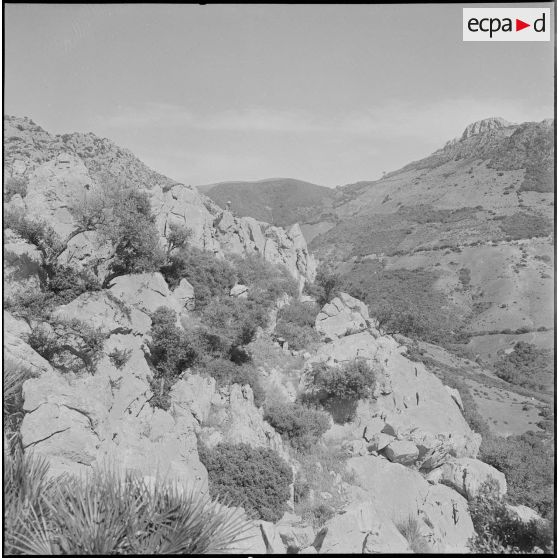 Vie quotidienne en poste. [Description en cours]