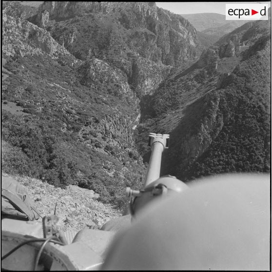 Vie quotidienne en poste. [Description en cours]