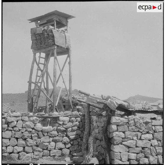 Prise d’armes à la 3eme compagnie du 15e BCA. [Description en cours]<br>