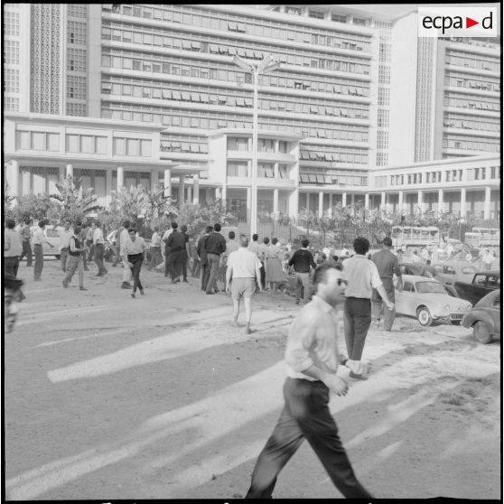 Manifestation à Alger. [Description en cours]