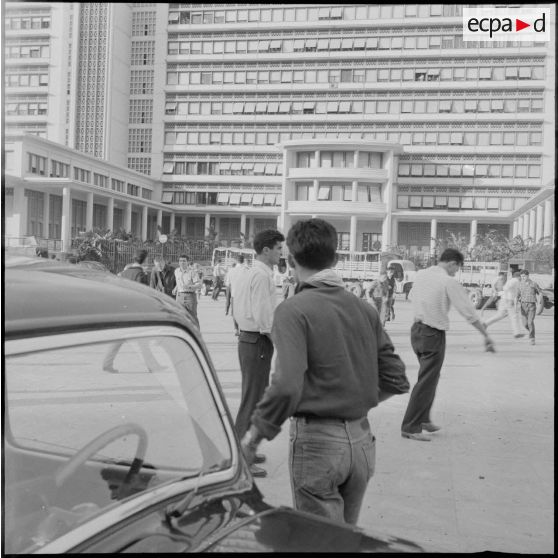 Manifestation à Alger. [Description en cours]
