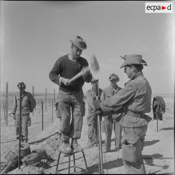Travaux de défense et d'aménagement près d’une frontière. [Description en cours]